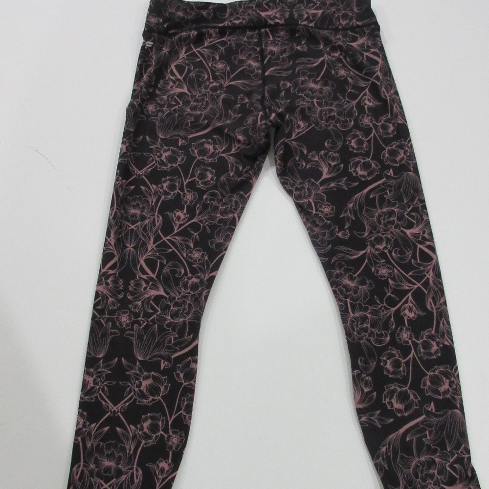 Fabletics Black/Pink 3/4 Length Yoga Pant Size M